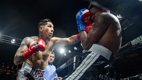 Boxer Fernando Vargas Jr. finishes opponent in first round in El Paso