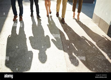 Business Team Walking 的图像结果