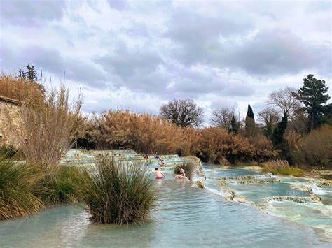 9 HELPFUL TIPS FOR VISITING THE SATURNIA HOT SPRINGS - The Tuscan Mom