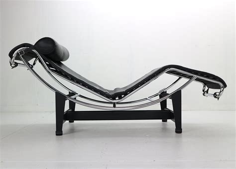 Le Corbusier LC4 Black on Black Chaise Lounge Chair by Cassina, 1970s ...