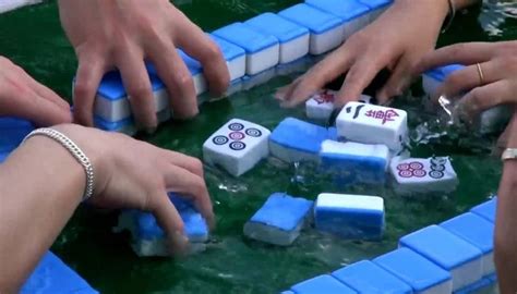 China beats record heatwave with water mahjong and pools of ice 中国多地遭遇 ...