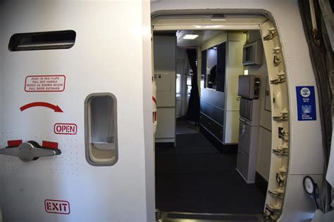 United Airlines Business Class 的图像结果