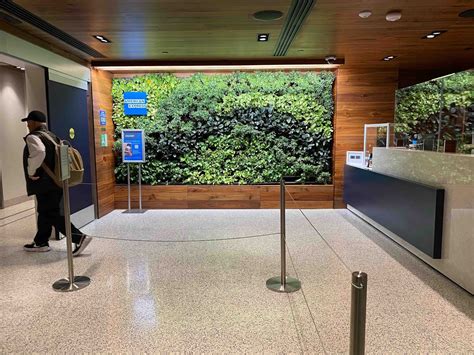 Review: American Express Centurion Lounge LAX - Off the Beaten Points