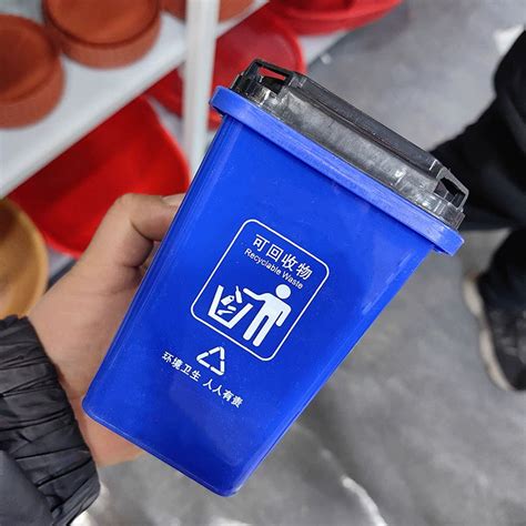 Mini Trash Bin Shaped Desktop Stand – Cute Pen Holder & Desk Organizer ...