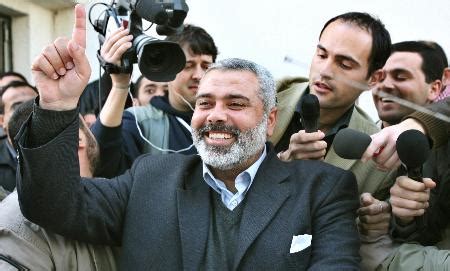 图文：哈马斯领导人伊斯梅尔-哈尼亚接受祝贺_新闻中心_新浪网