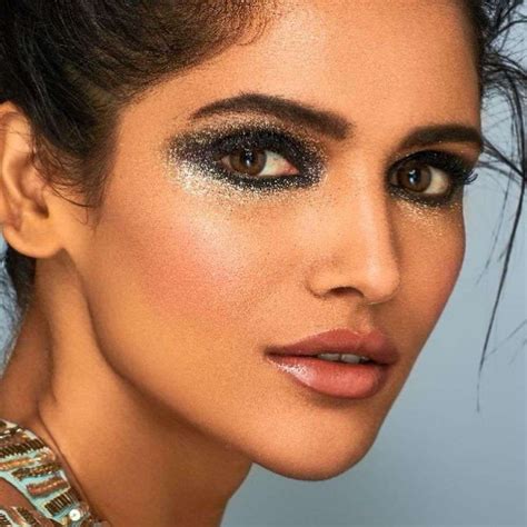 Vartika Singh shows how to don powerful eye makeup