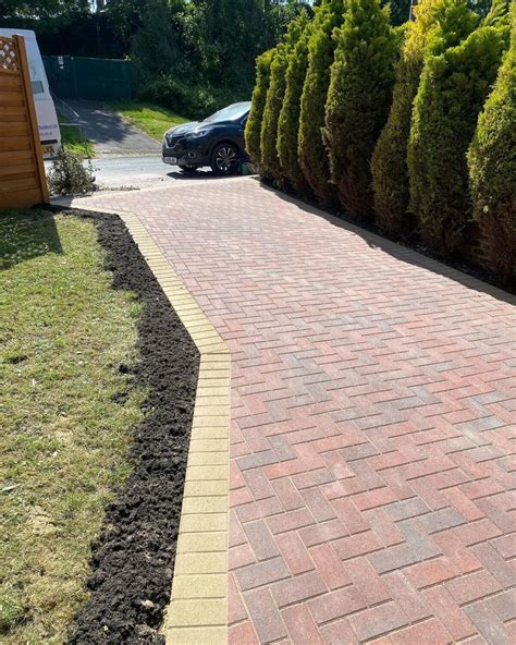 12 Stunning Driveway Border Ideas to Enhance Your Home's Curb Appeal