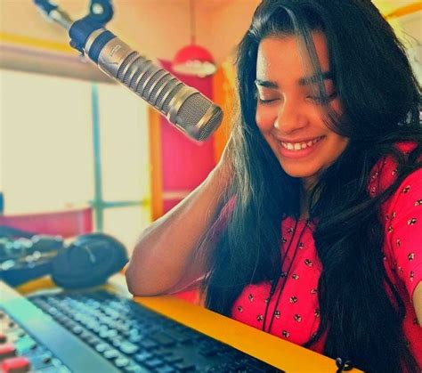Tera venuka Bebamma, Meet RJ Darling Swetha: The Girl Behind This Mesm