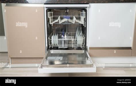 Dishwasher loaded hi-res stock photography and images - Alamy
