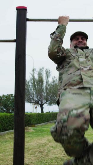 People Standing General 的图像结果