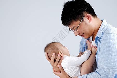 妈妈怀抱婴儿高清图片下载-正版图片500954063-摄图网