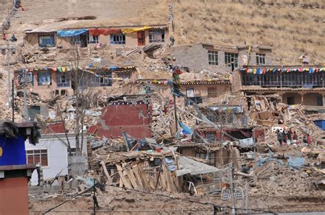 青海地震救援者称震区缺乏医务人员和药品_新闻中心_新浪网