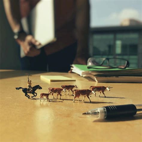 24 Miniature Scenes Every Office Worker In The World Will Relate To