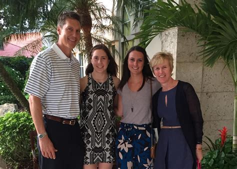 Emma Turner(andrew schulz wife) Age, Wiki, Body Measurement and More ...