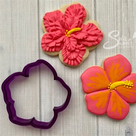 Fondant Hibiscus Flower Tutorial 的图像结果