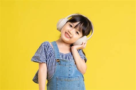 Kids Sound in Background 的图像结果