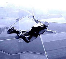 Brazilian centenarian takes up skydiving | TopNews