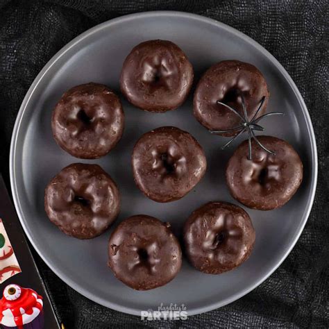 Mini Donut Eyeballs for Halloween