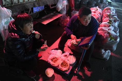 记录在北京新发地寒夜里面的“卖菜人”_热点聚焦 - 微信论坛