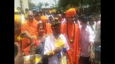 Karnataka: Within a week of being cast(e) aside, BJP MP gets a rousing ...
