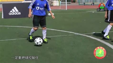 【教练角】足球技术：三角传球+跑动练习（6岁以上）-搜狐体育