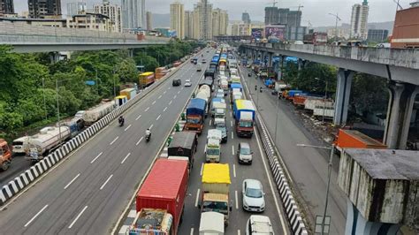 In pics: Potholes, bad roads cause traffic jam on Saket bridge in Thane ...