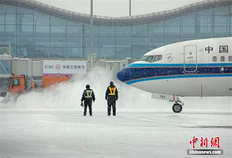 东航西北运控日前积极应对今年首场降雪 - 中国民用航空网