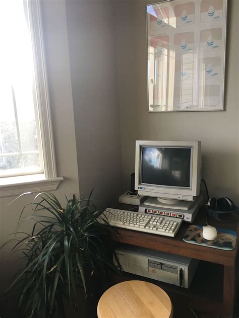 Retro Computer Room 的图像结果