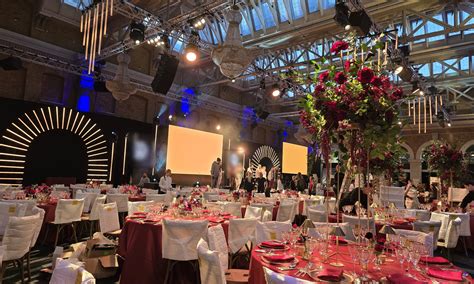 10 Modern Table Decoration Ideas for High-End Gala Dinners