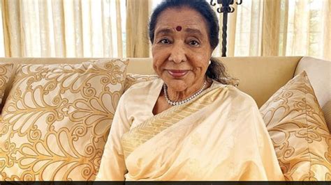 Asha Bhosle hospitalised: आशा भोसले अस्तपाल में भर्ती, 20 भाषाओं में ...