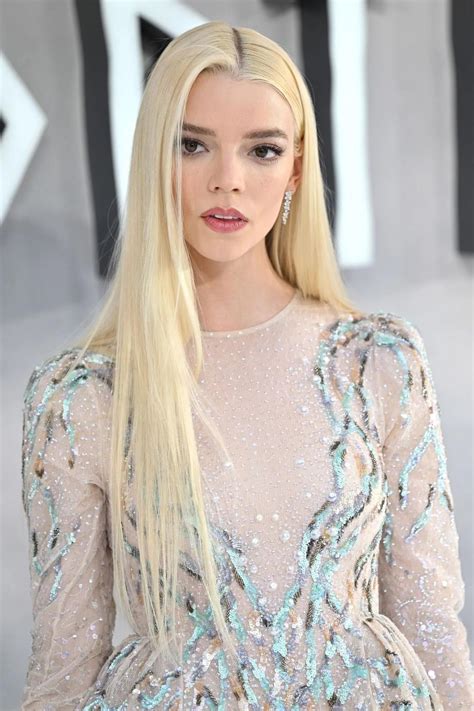 What is the best way to worship Goddess Anya, her oh so sexy pale legs ...