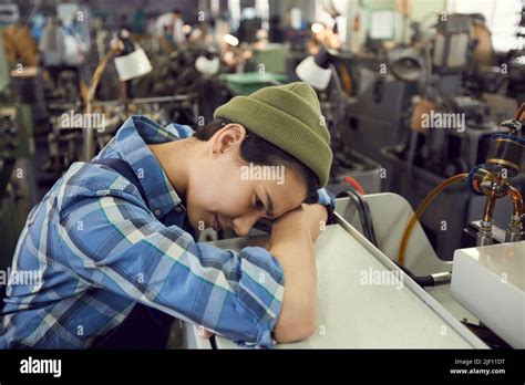 Overworked Factory Worker 的图像结果