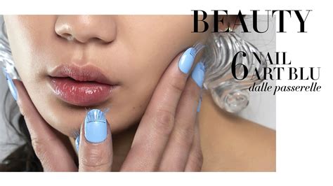 Gli smalti unghie dai colori cosy in tendenza per l'autunno 2025