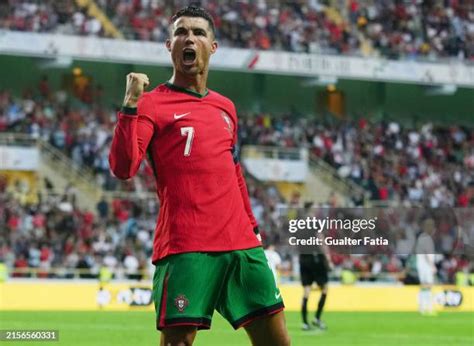 Ronaldo Playing Soccer 的图像结果