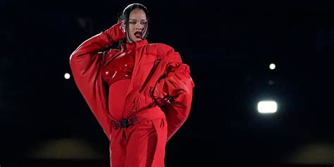 Rihanna Reveals She’s Pregnant at 2023 Super Bowl Halftime Show | Pitchfork