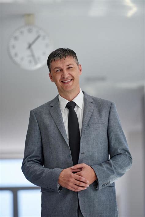 Business Man Portrait 的图像结果