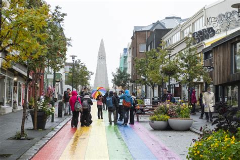 Population of Iceland Still Under 400,000