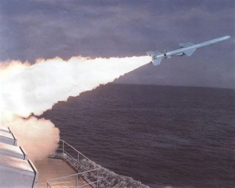 图文：中国海军战舰发射C-802反舰导弹_新浪军事_新浪网