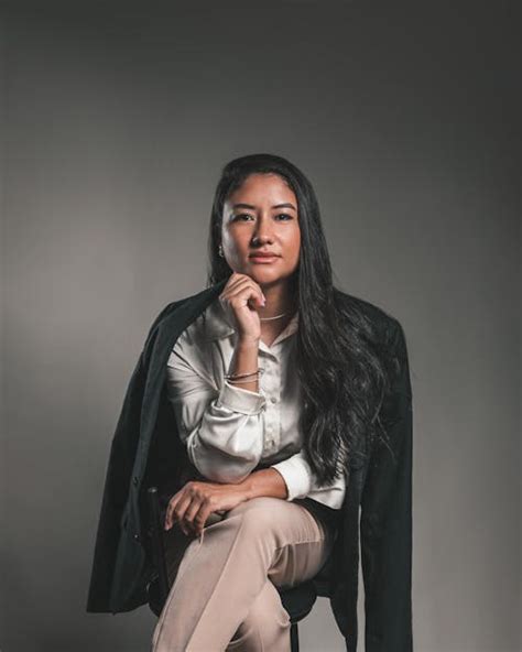 Professional Female Business Person 的图像结果