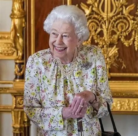 英国女王死因确认 因“年迈”去世 辟谣外界种种死因猜测_军事频道_中华网