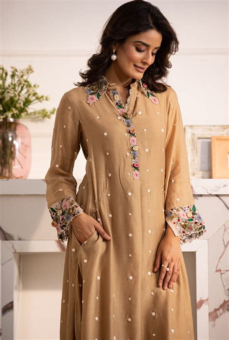 Beige Orchid Collar Sahiba Kurta Set – Misri By Meghna Nayyar