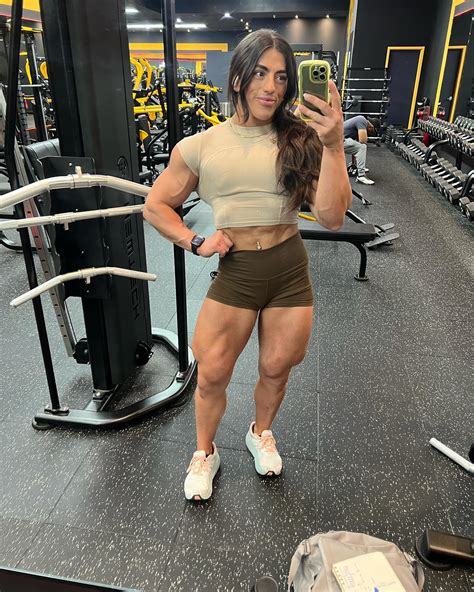 Hunter Henderson | Your daily dose😘 Fun little back day @torturegym this morning. Followed by ...