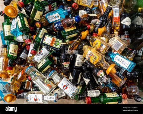 Liquor bottles hi-res stock photography and images - Alamy