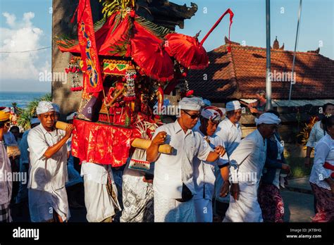Bali Local People 的图像结果
