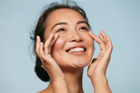 https://www.womensalphabet.com/wp-content/uploads/2020/11/glowing-skin.jpg