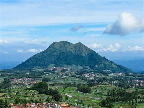 GUNUNG ANDONG Magelang HTM, Jalur Pendakian & Fasilitas Jan 2026