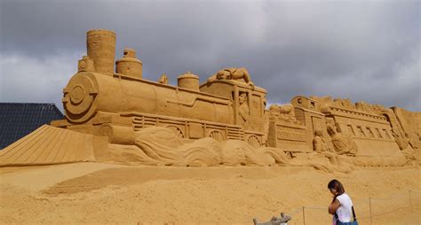 Download Sand Art Pictures 2233 X 1200 | Wallpapers.com