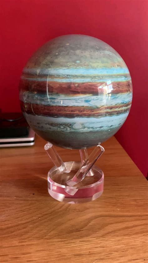 Solar Powered Globe 的图像结果