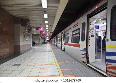 Local Train Ladies Coach 的图像结果