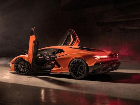 Lamborghini Revuelto, debutta l’hypercar ibrida V12 plug-in da 1.015 ...